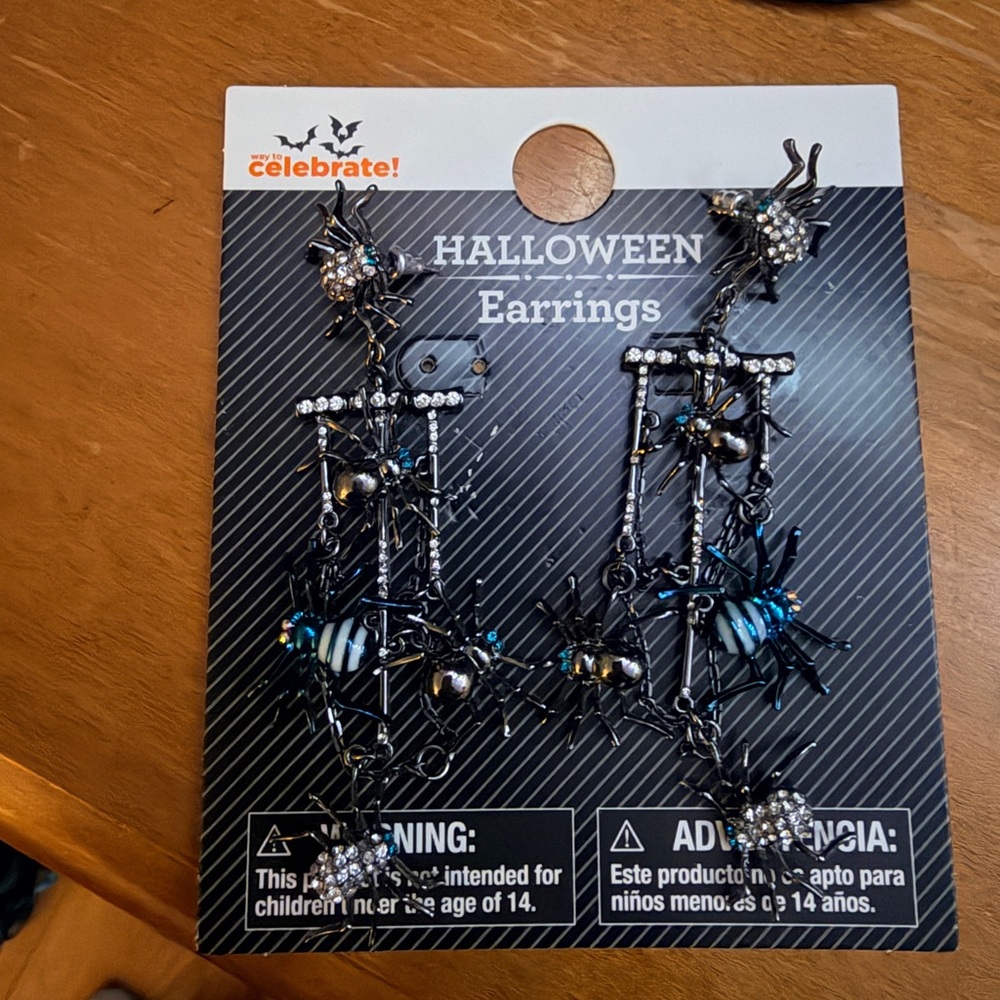 Celebrate Halloween Spider Earrings